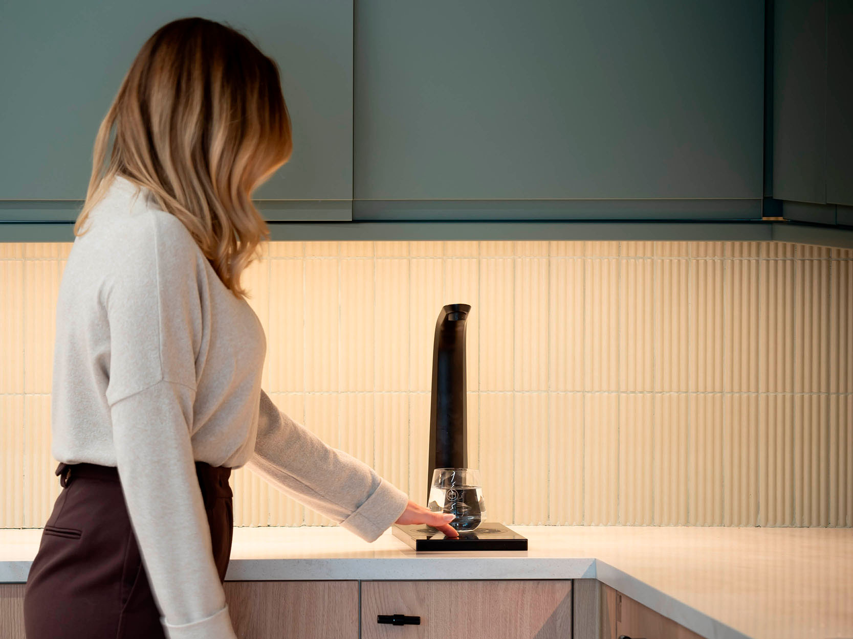 Cold and boiling integrated drinking water tap