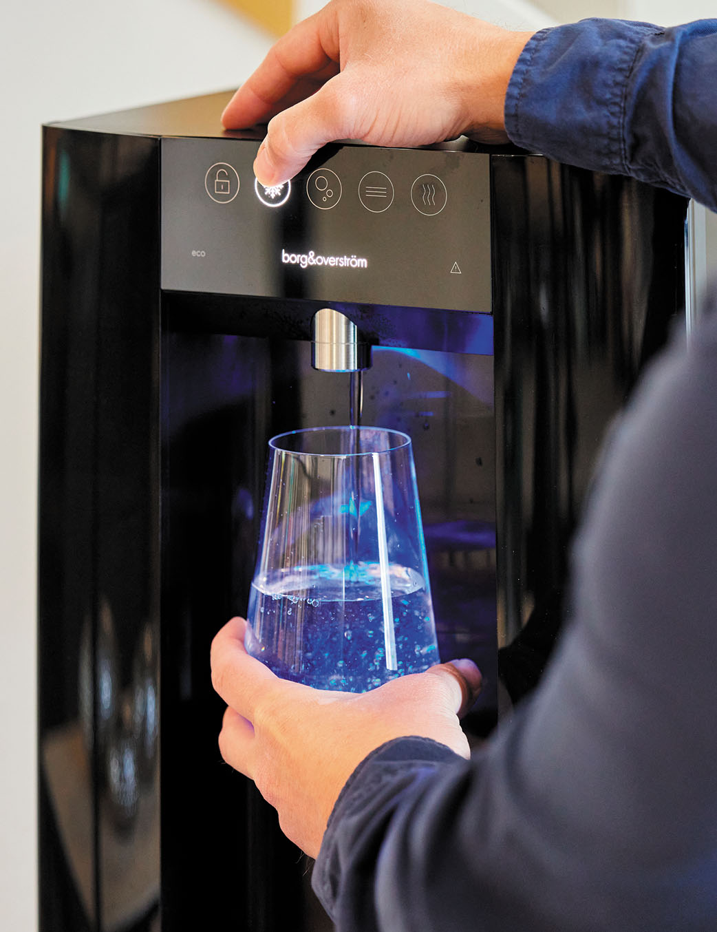 Borg & Overstrom E6 Counter-top Mains Fed Water Cooler Pour