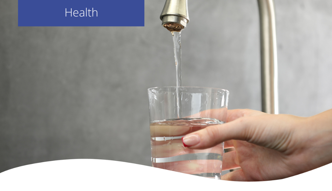 a women filling her glass with filtered water from her tap